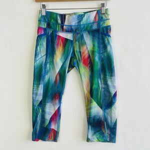 Athleta‎ Tropea Dobby Be Free Knicker Rainbow Cropped Leggings Pants Womens XS